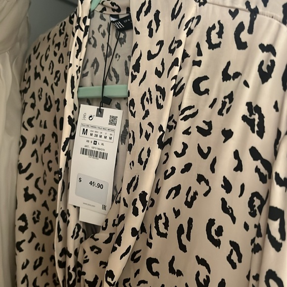 Zara SATIN EFFECT ANIMAL PRINT Tie BLOUSE size medium color black, and champagne - Picture 5 of 5